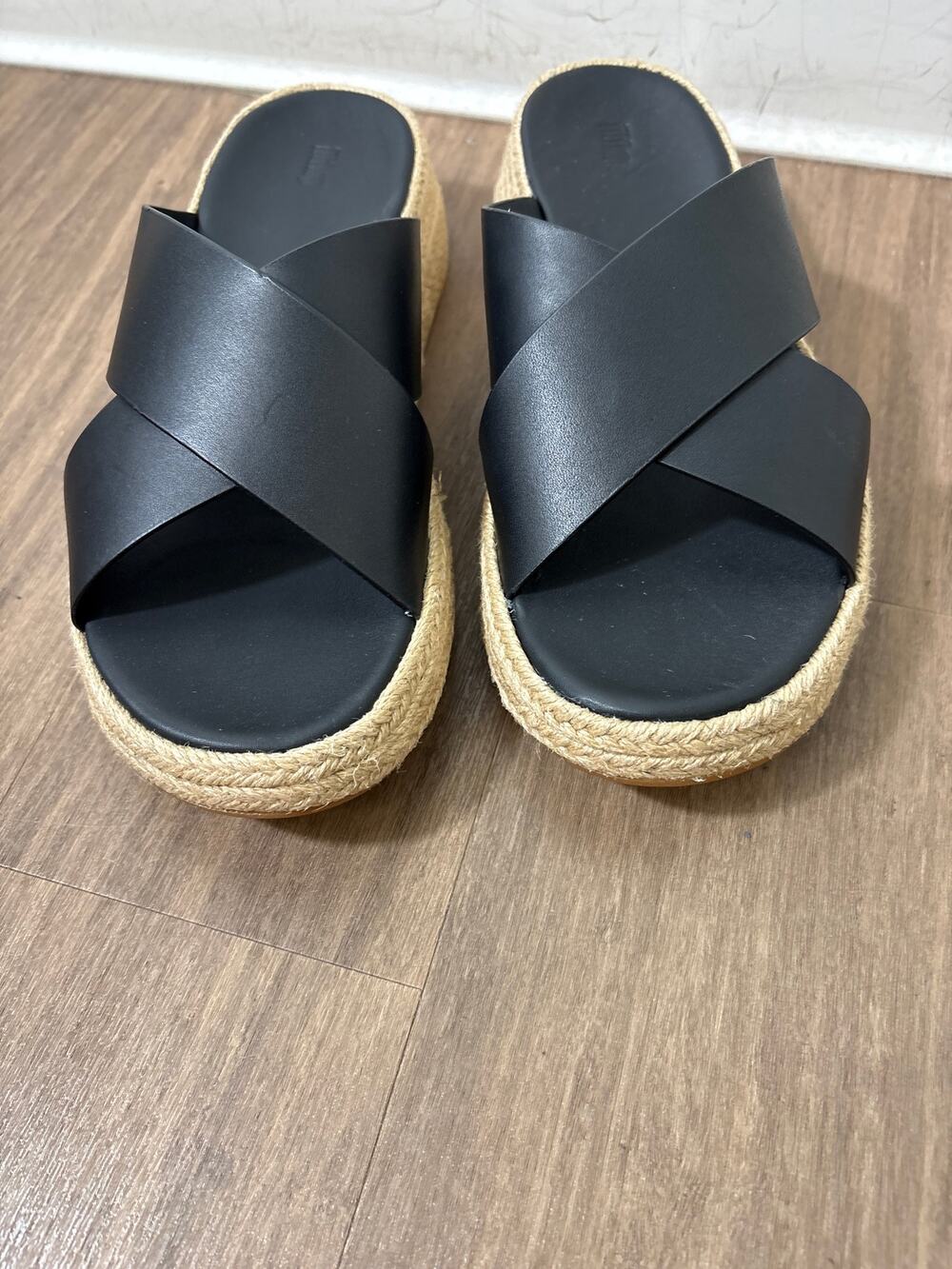 NIB Fit Flop Black Mode Espadrille Leather Platform Criss Cross Flip Flops Sz 8